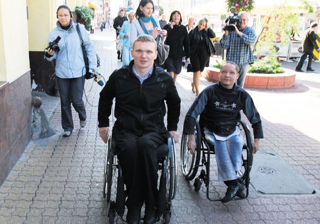 Niepełnosprawni testowali miejsca przy ul. Piotrkowskiej