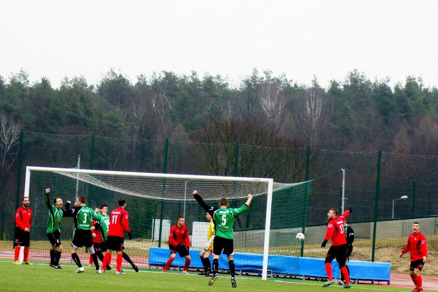 Dąb Barcin  -  Kujawianka Strzelno  4 : 3 (2:1)
bramki:...