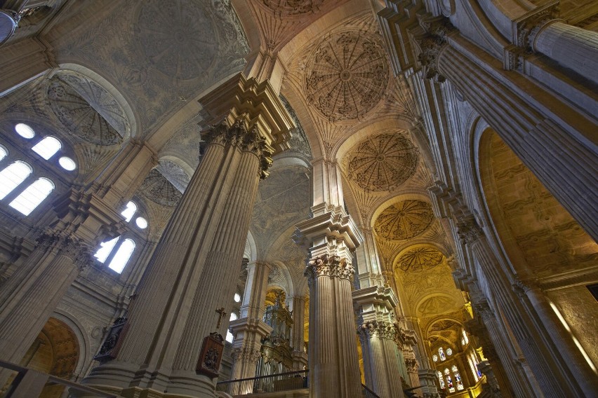 Katedra w Maladze, znana też jako Katedra Wcielenia, to...