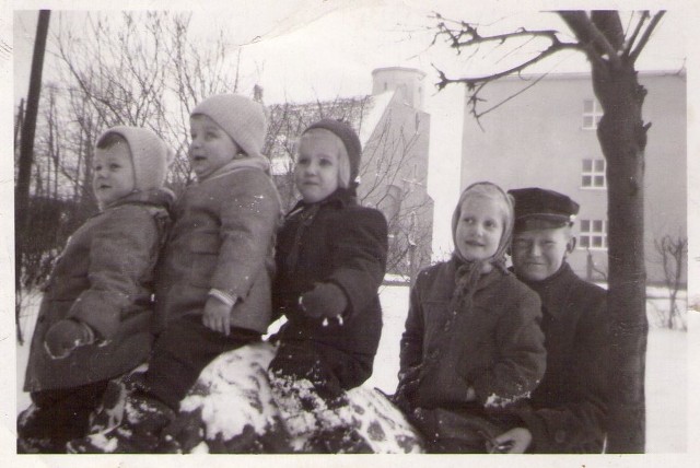 Na zdjęciu z 1955 roku od lewej: Leon Jaskulski, Andrzej Jaskulski, Danuta Bura (Ratajczyk), Irena Ratajczyk i Eugeniusz Krysiak