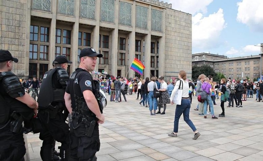 Deklaracje "przeciw ideologii LGBT". Rzecznik Praw Obywatelskich zabiera głos