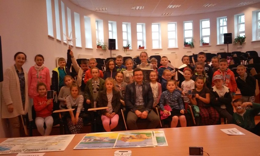 Uczniowie z Liskowa na niecodziennej lekcji o odnawialnych...