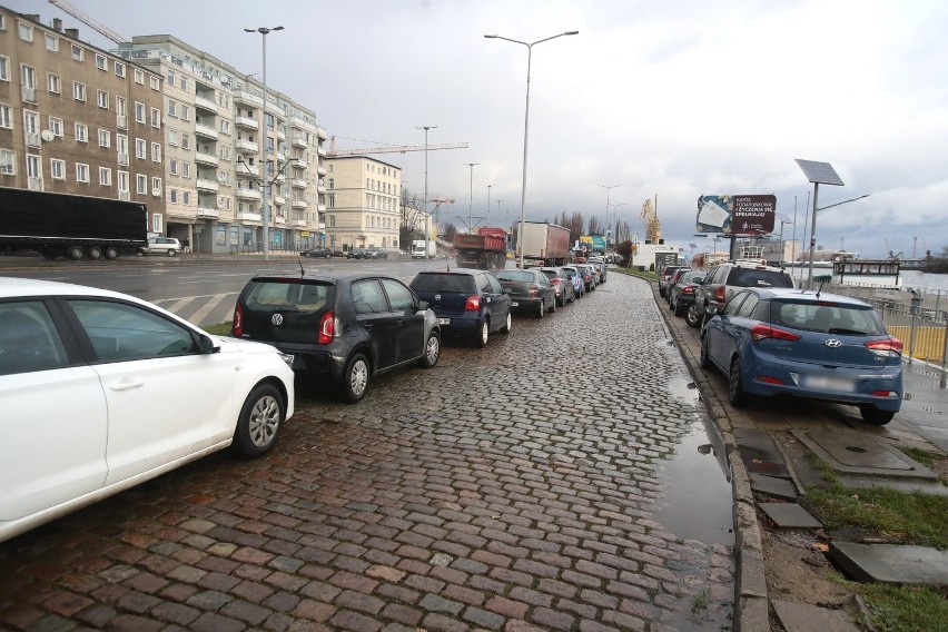 Parkowania przy nabrzeżu Odry w Szczecinie. Straż miejska interweniuje?