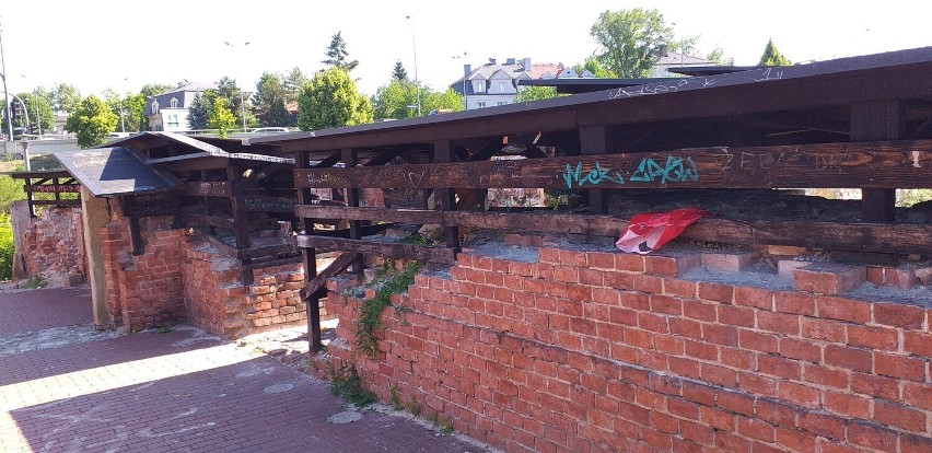 Kraków. Relikty XIX-wiecznego fortu na rondzie Mogilskim mają dostać nowe zabezpieczenie