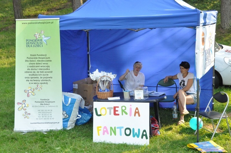 Dziś drugi dzień Biesiady Kaszubskiej w Żukowie. Sobota pod znakiem ulewy i koncertu Raz Dwa Trzy