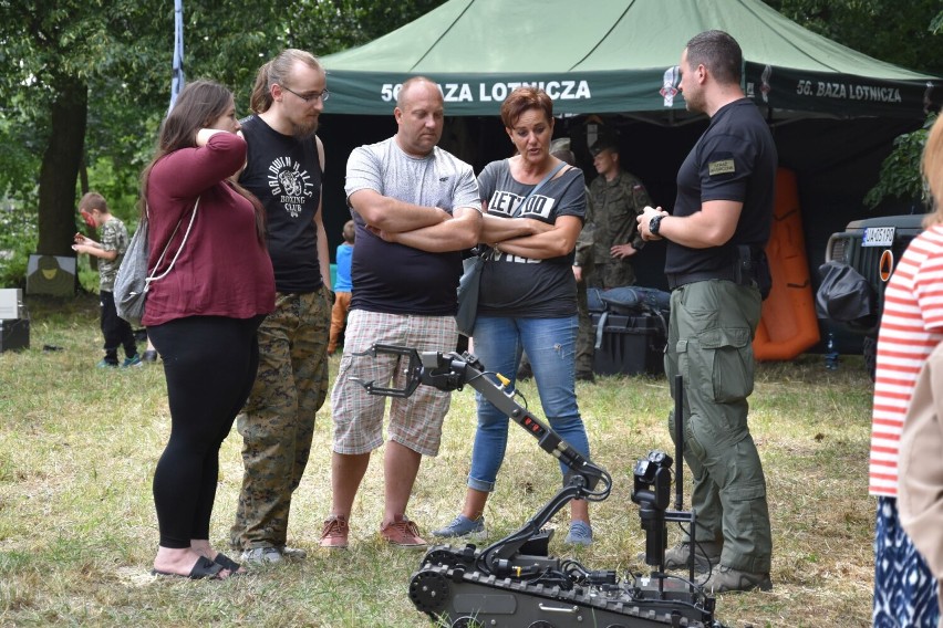 Piknik militarny w Służewie przyciągnął mieszkańców i fanów...