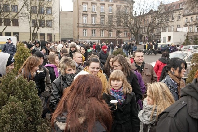 Można wystąpić z własną kompozycją lub coverem. Nie ważne ile masz lat, jak wyglądasz - najważniejsze, że żyjesz muzyką i tylko ona nadaje twojemu życiu sens.