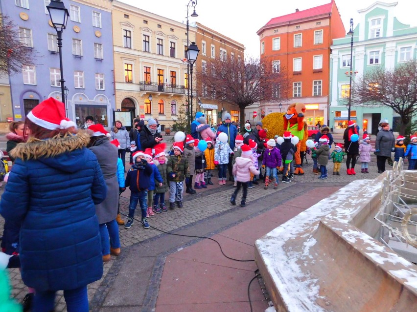 Centrum Wałbrzycha rozbłysnęło tysiącami światełek - dekoracji świątecznych. Jest pięknie!