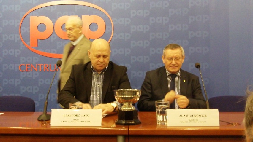 Grzegorz Lato i Stefan Szczepłek na konferencji przed &quot;Wielką Wystawą Piłkarską&quot;