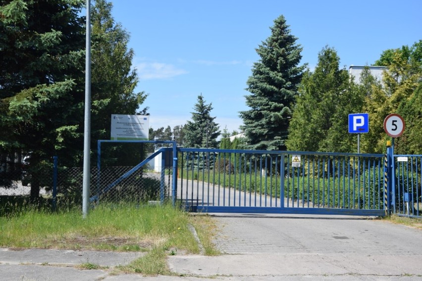 Mieszkańcy Łeby twierdzą, że Spółka Wodna kompostuje osad z innych oczyszczalni. Boją się fetoru i napisali protest