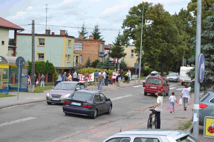 Protest na pasach na ulicy Kossaka w Lęborku. Chcą remontu drogi na Łebę