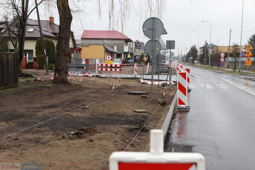 Tak przebiega budowa ścieżki rowerowej przy ulicy Ostrowskiej we Włocławku [zdjęcia]