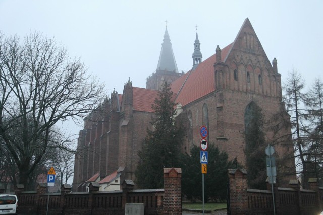 Piękna świątynia - fara w Chełmnie - zaglądamy do jej wnętrz i na taras widokowy