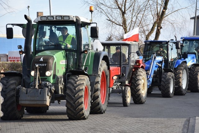 Dziesiątki śremskich rolników w ramach protestu przejechało dziś obwodnicą miasta