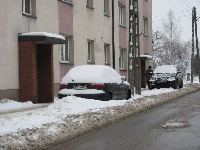 Myszków: Na drogach przyzwoicie, na parkingach zwały śniegu [ZDJĘCIA]