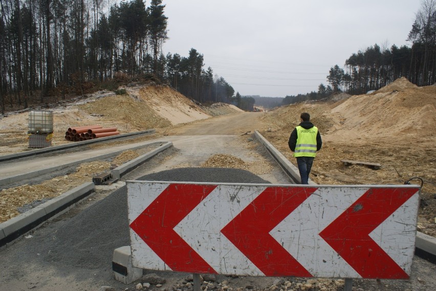 Budowa dróg do terenów KSSE w Tucznawie ma się zakończyć do...