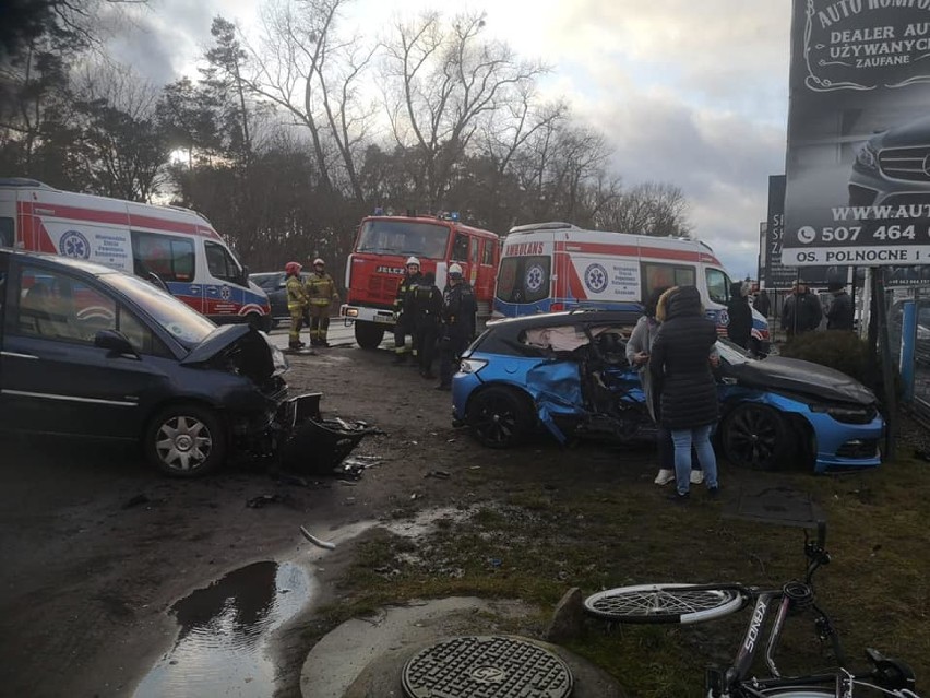 Gmina Kobylanka. Wypadek na dawnej "dziesiątce". Pięć osób rannych, w tym troje dzieci