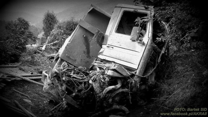 Wypadek w Kocierzu Rychwałdzkim: Nie żyje kierowca ciężarówki [AKTUALIZACJA]