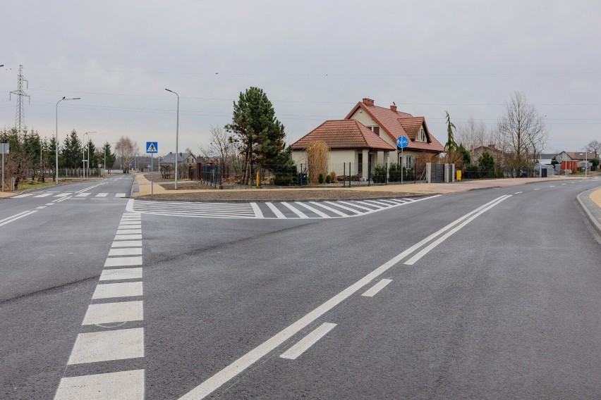 Zakończył się remont ważnej ulicy w Grójcu. Są nowe chodniki i ścieżki rowerowe. Zobaczcie zdjęcia