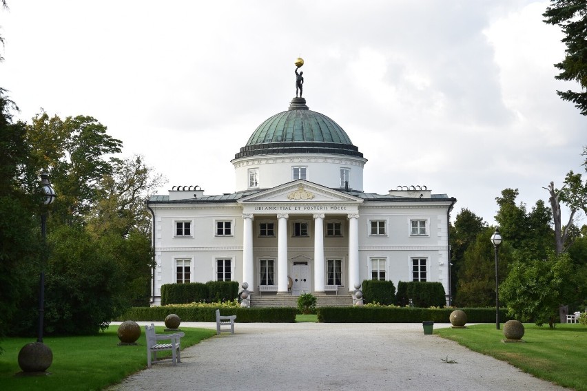 Spacer z historią w tle w Pałacu Lubostroń (30.09.2023).