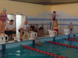 Gmina Stegna stawia na pływanie - 200 dzieci jeździ bezpłatnie na basen w Jantarze