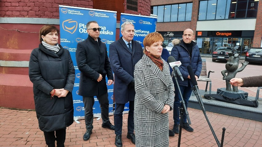 Konferencja prasowa parlamentarzystów KO w Radomsku