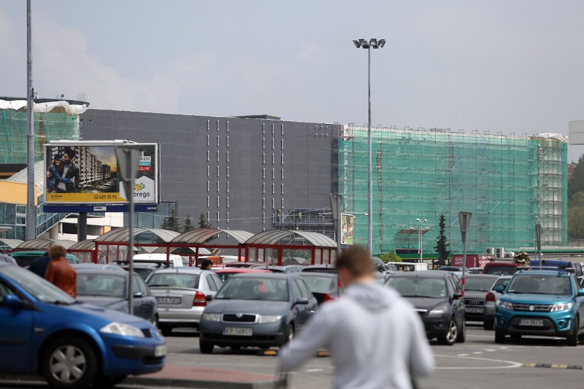 Kraków. Galeria handlowa Serenada rośnie w oczach [ZDJĘCIA]