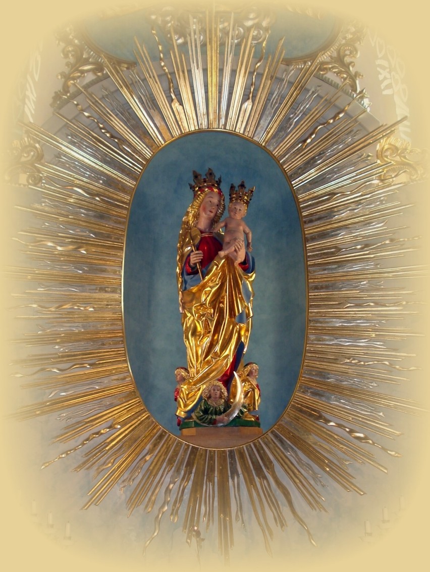 Cudowna Figura Matki Bożej Tarnowieckiej