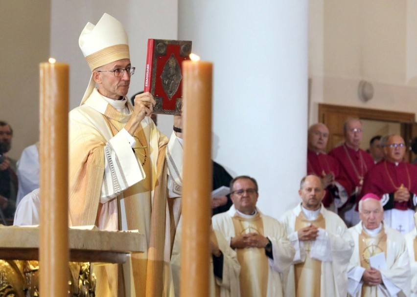 Arcybiskup Adrian Galbas został mianowany administratorem...