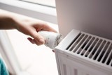 Jak sprawić, aby w mieszkaniu było cieplej? Sposoby na zmniejszenie kosztów ogrzewania i utrzymanie ciepła w pomieszczeniu