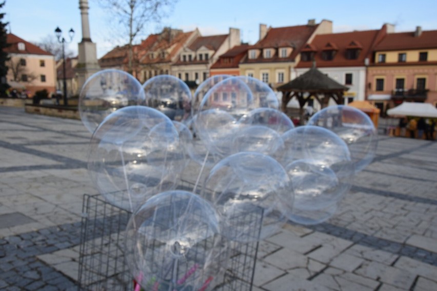 Trwa VIII Walentynkowy Jarmark w Sandomierzu na Rynku Starego Miasta. Co można kupić? 