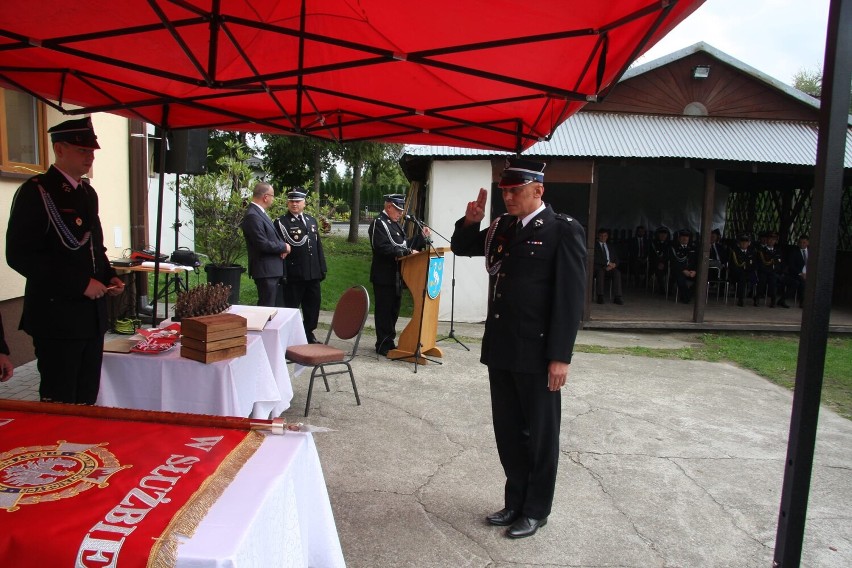 Ochotnicza Straż Pożarna w Buszkowicach otrzymała swój sztandar. OSP świętuje 75-lecie istnienia [ZDJĘCIA]