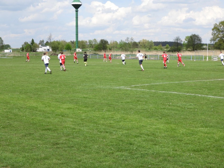 Udany rewanż piłkarzy Astry.  Niebiesko-biali triumfowali w derbach powiatu 3:1 (0:1) [ZDJĘCIA]