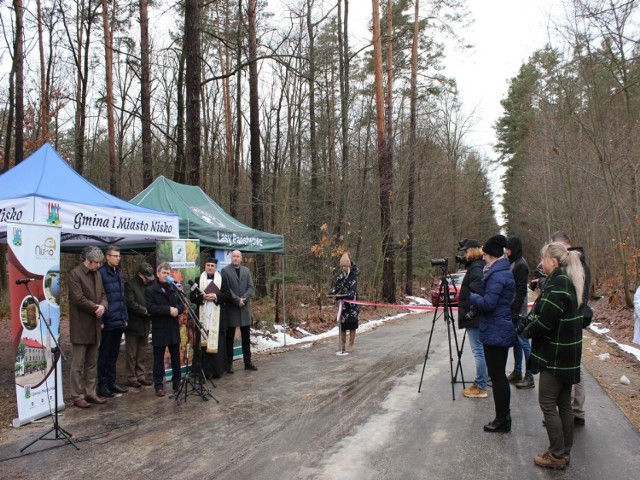 Uroczyste otwarcie nowej drogi przez tereny leśne