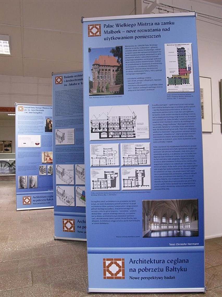 Muzeum Regionalne w Krokowej: Architektura ceglana na...