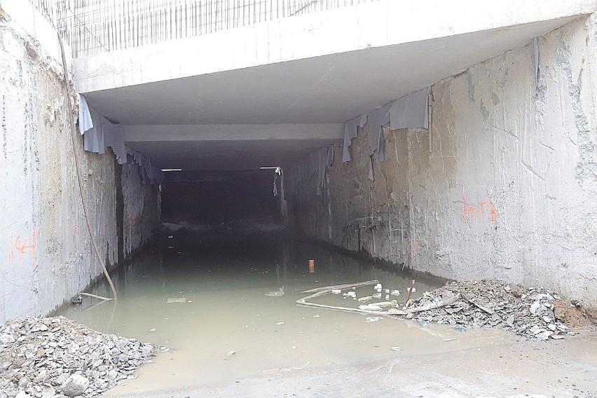 Łódź. Trwa budowa podziemnej drogi w Nowym Centrum Łodzi. Zobacz jak będzie wyglądać kilka metrów pod ziemią ul. Hasa [ZDJĘCIA]