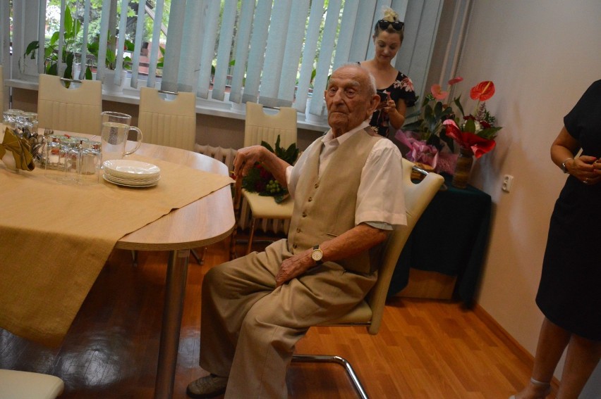 Pan Ferdynand ma 102 lata i wciąż świetnie się trzyma. Uhonorował go prezydent
