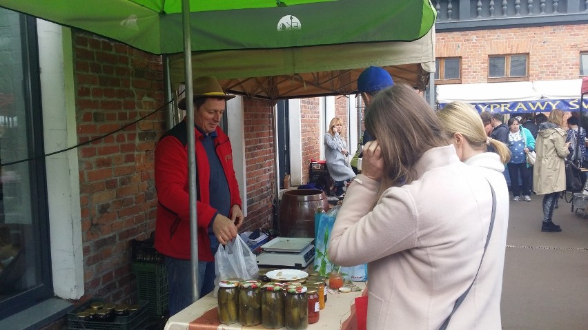 Smakołyki i frykasy na bydgoskim frymarku. Palce lizać! [zdjęcia]