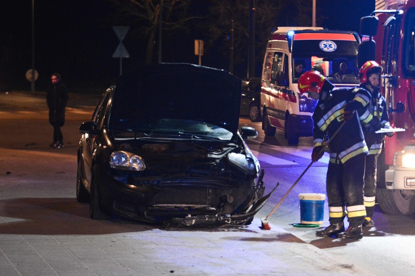 Wypadek na skrzyżowaniu Fałata i Sienkiewicza w Toruniu [wideo, zdjęcia]