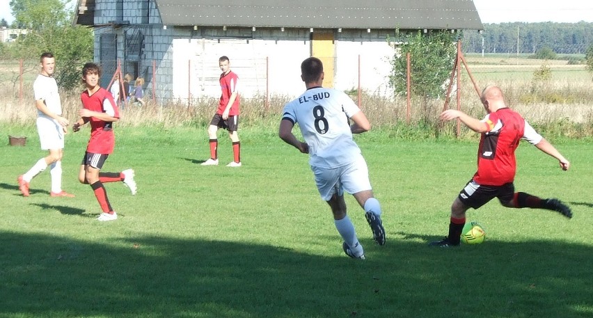 Almares Wierzchucino - Huragan Smolno  0:2