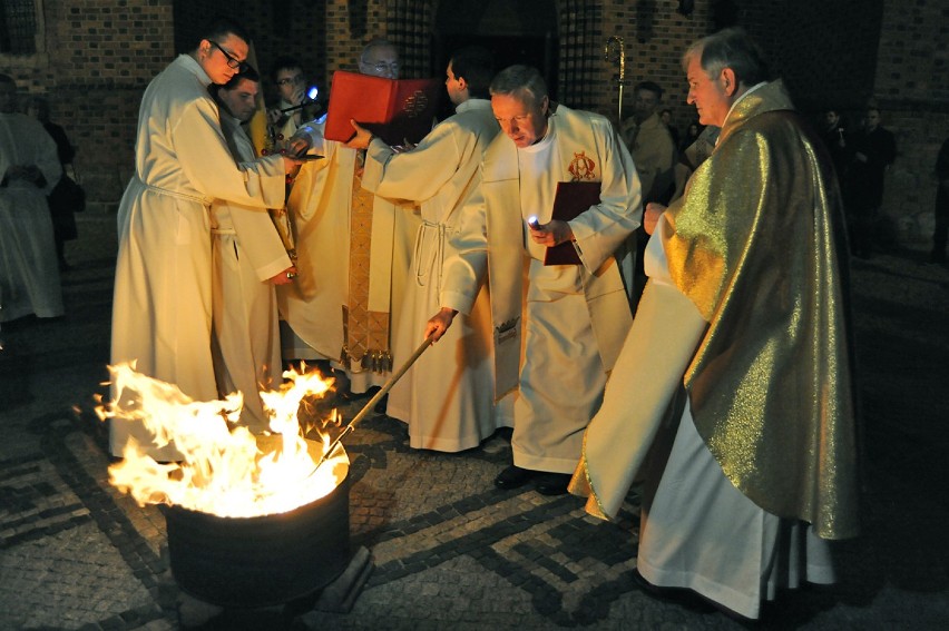 Liturgia Wigilii Paschalnej w poznańskiej Katedrze