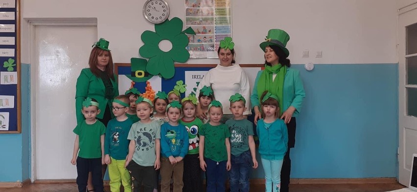 Było zielono i wesoło. Dzień św. Patryka  obchodzono w szkole w Święcicy i przedszkolu w Wierzbicy. Zobacz zdjęcia