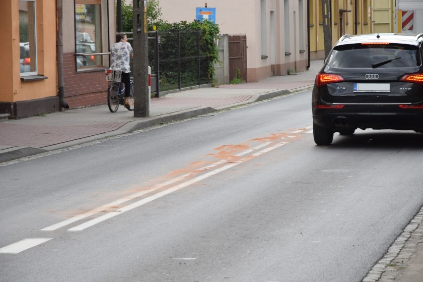 Wieluń. Kolizja z udziałem rowerzystki i czterech samochodów[FOTO]