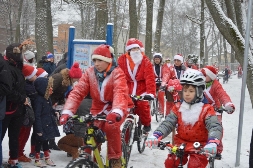 Santa Run Kartuzy 2018. Santa Run Kids i parada „Mikołaje na rowerach” - ZDJĘCIA, WIDEO cz. 3