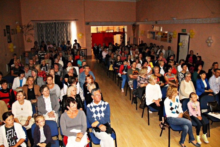 Gimnazjaliści i burmistrz na scenie (FOTO)