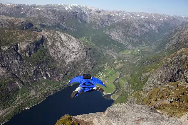 Polak zginął w Alpach uprawiając wingsuit flying - zdjęcie poglądowe.