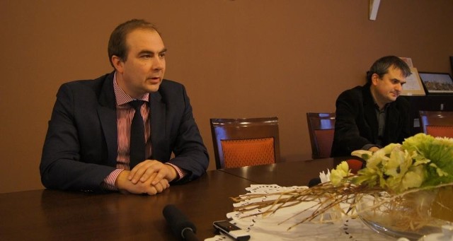 2 grudnia w radomszczańskim starostwie przedstawiciele władz powiatu spotkali się z prezes i członkami zarządu oddziału PCK w Radomsku. Później z dziennikarzami