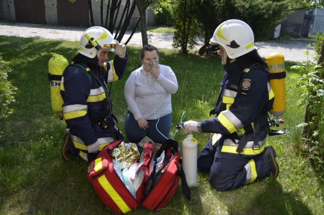 Ewakuacja pracowników i interesantów w Urzędzie Gminy w Mniszkowie. Pozorowane ćwiczenia strażaków