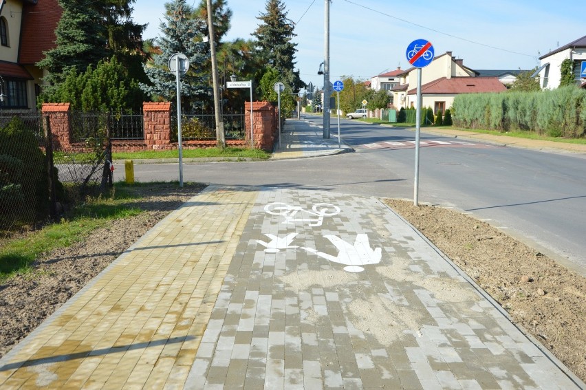 W Janowie Lubelskim zakończono kolejną inwestycję. Modernizacja chodnika i ścieżki rowerowej. Zobacz zdjęcia 