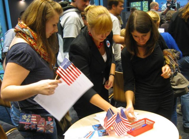 29 studentów na zakończenie debaty zagłosowało za Barackiem Obamą. Mitta Romneya poparło siedem osób mniej.